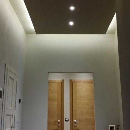 Controsoffitto sospeso con incasso luci a led